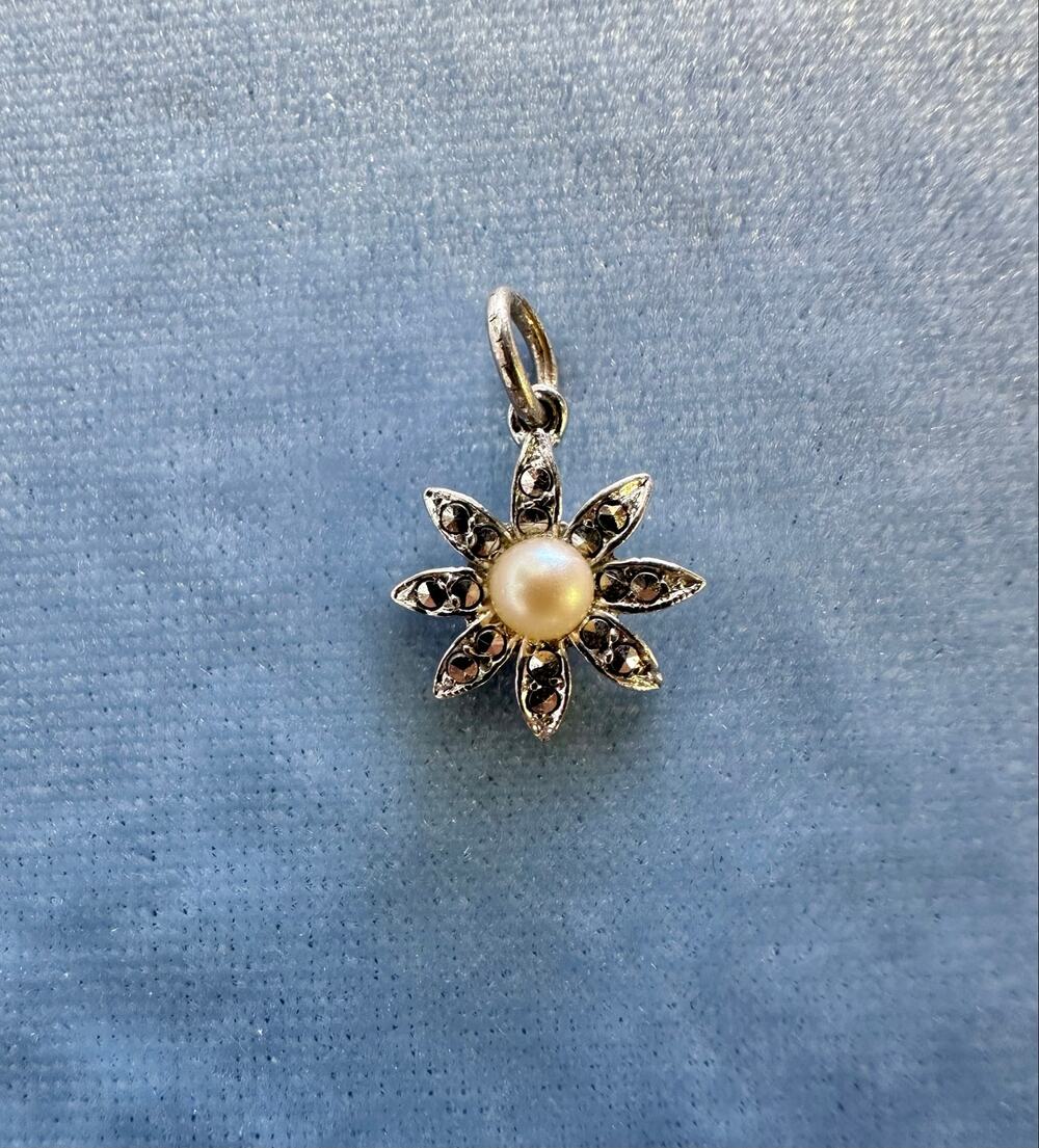 Vintage 925 Sterling Silver Marcasite Pearl Daisy Flower Pendant Charm Antique